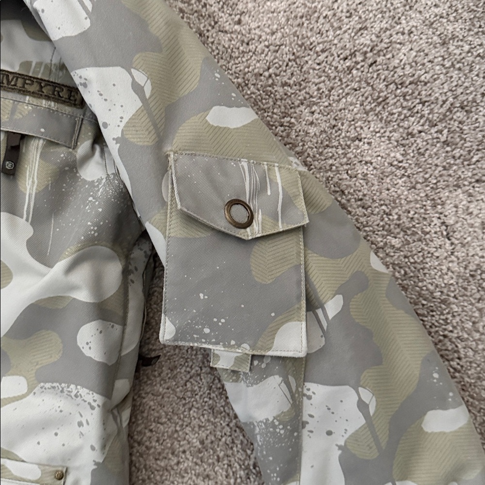 Camouflage Snowboarding Jacket - Picture 7 of 13